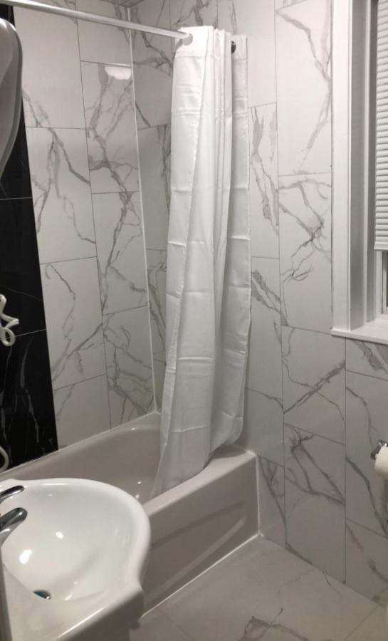 Traveller'S Motel Пари Саунд Екстериор снимка