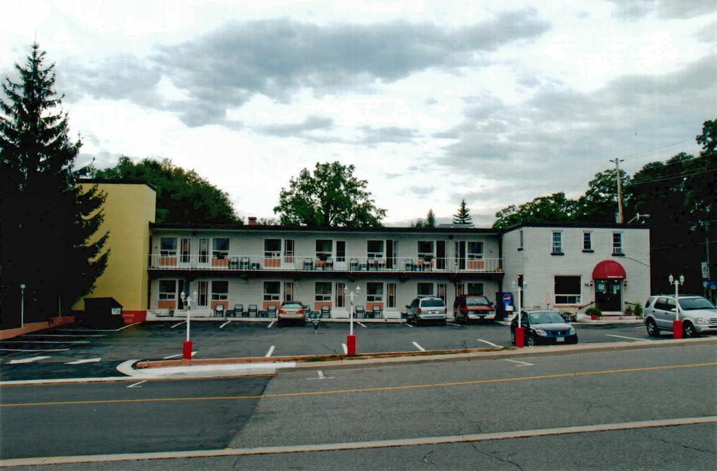 Traveller'S Motel Пари Саунд Екстериор снимка